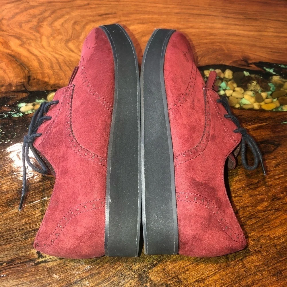 Divided 1 inch creeper oxfords in burgundy.